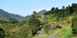 Estrada entre Cunha e Paraty