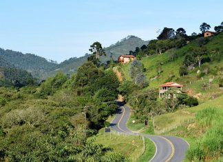 Estrada entre Cunha e Paraty