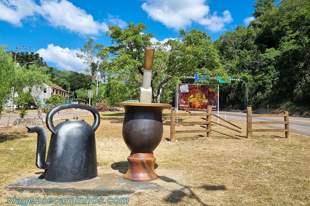 Monumento da Cuia e a Chaleira - Vacaria RS