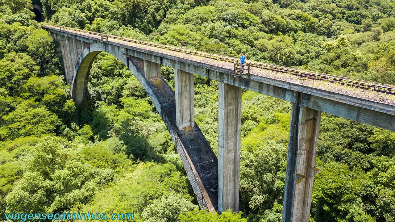 Viaduto ferroviário em arco - Bom Jesus - RS