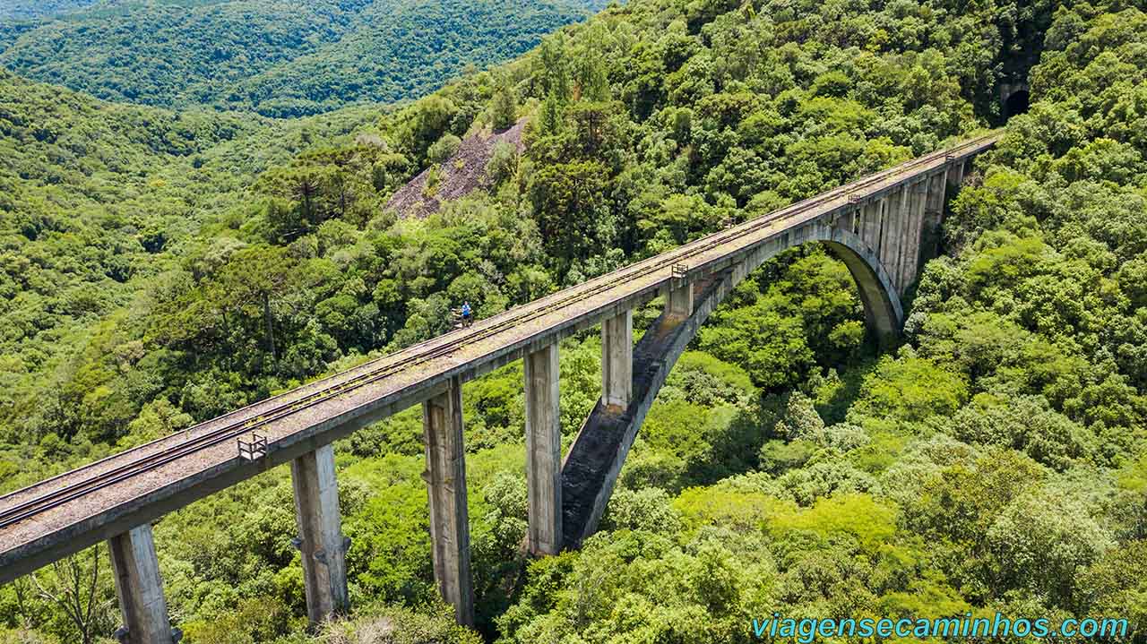 Viaduto ferroviário em arco - Bom Jesus - RS