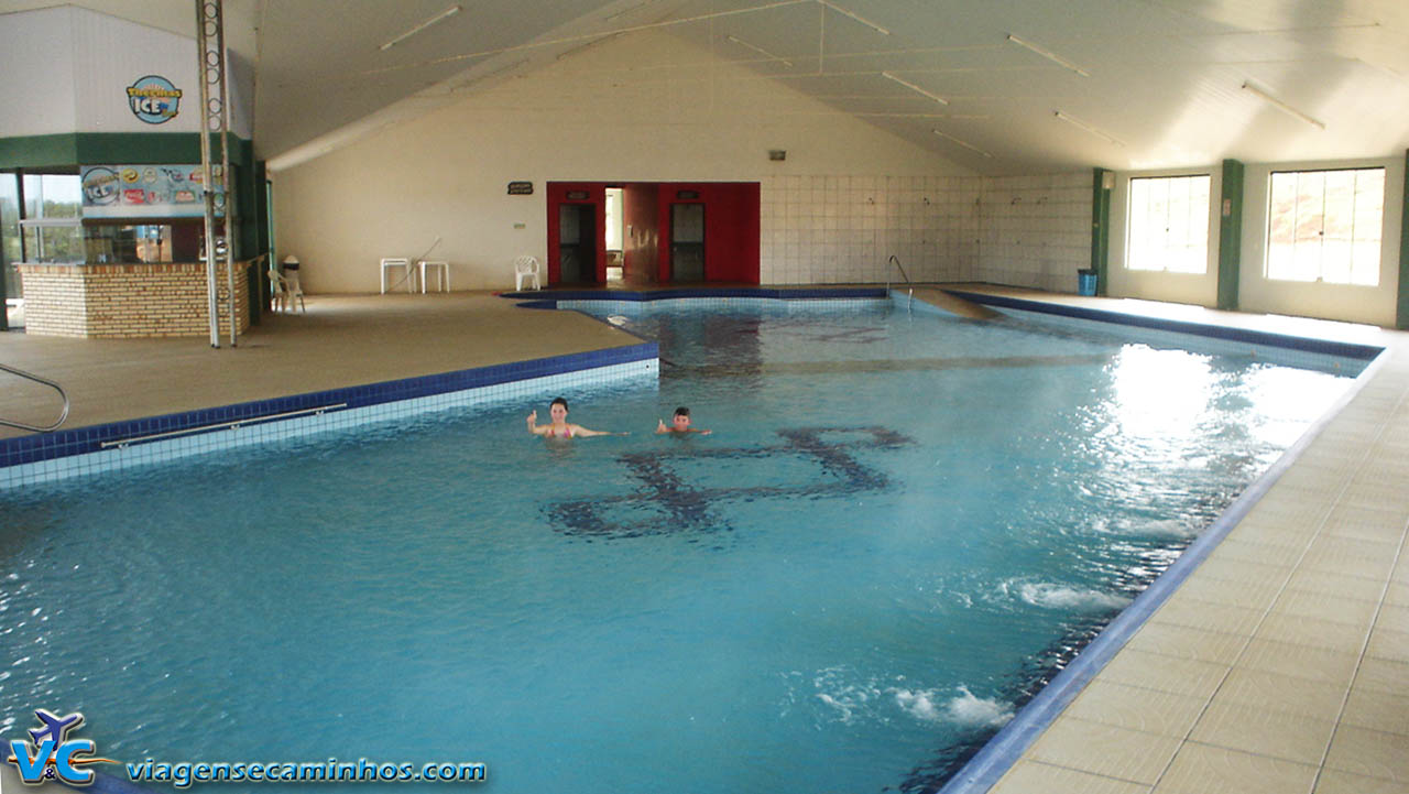 Piscinas internas do parque termal