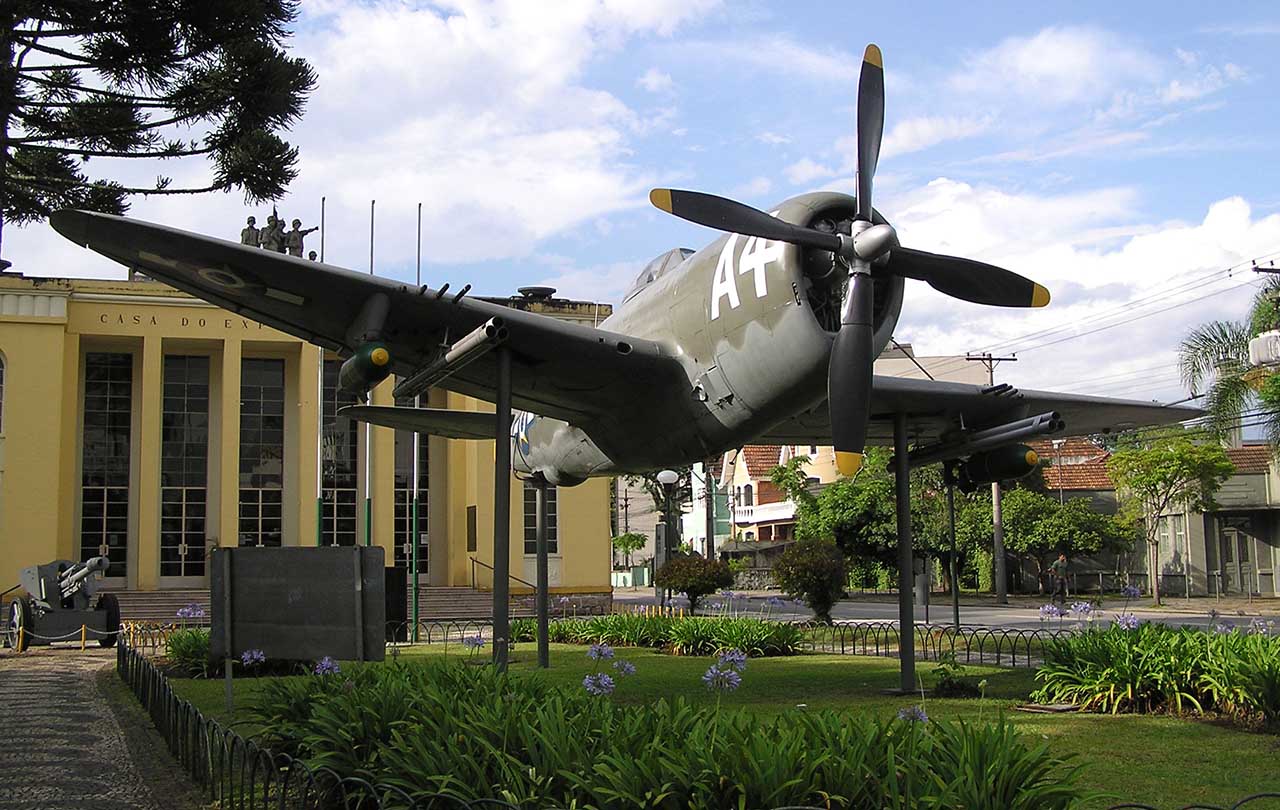 Curitiba - Praça do avião e Museu do Expedicionário