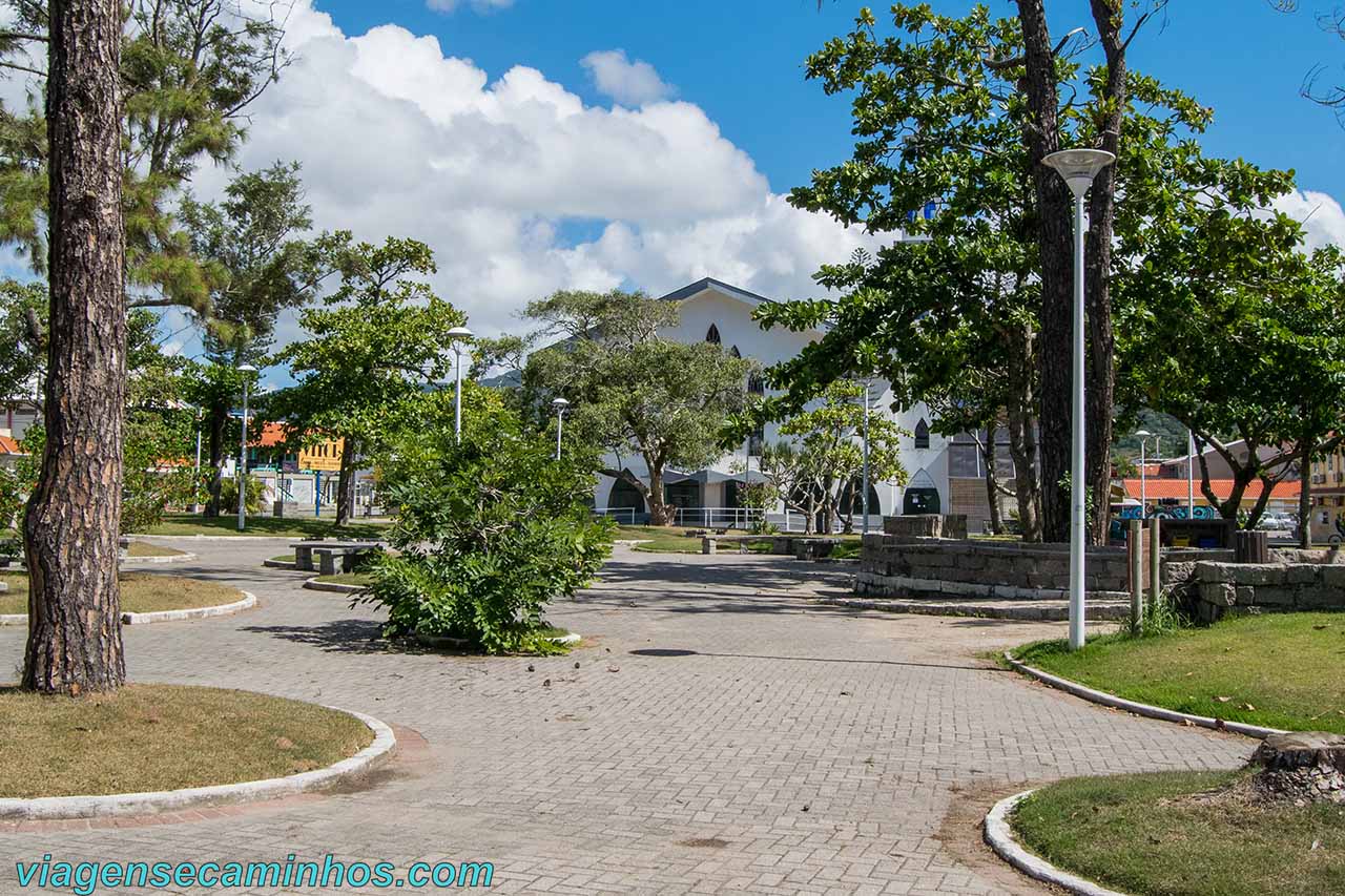 Praça central de Garopaba