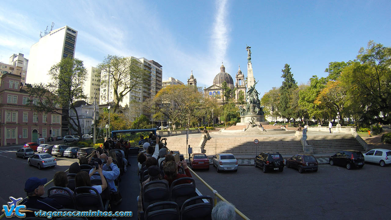 A bordo da Linha Turismo passando pela Praça da Matriz