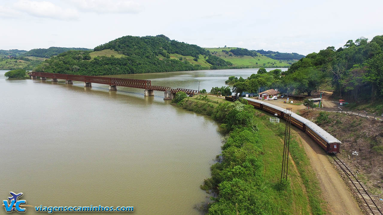 Trem das Termas na pela ponte do Rio Uruguai - Marcelino Ramos