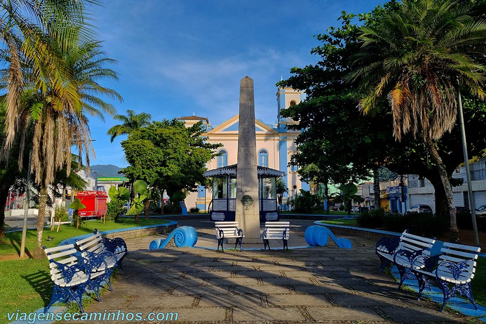 Praça e igreja matriz de Ubatuba