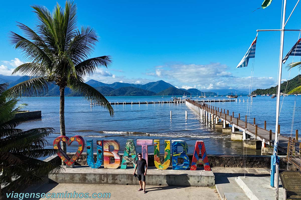 O que fazer em Ubatuba - letreiro e píer