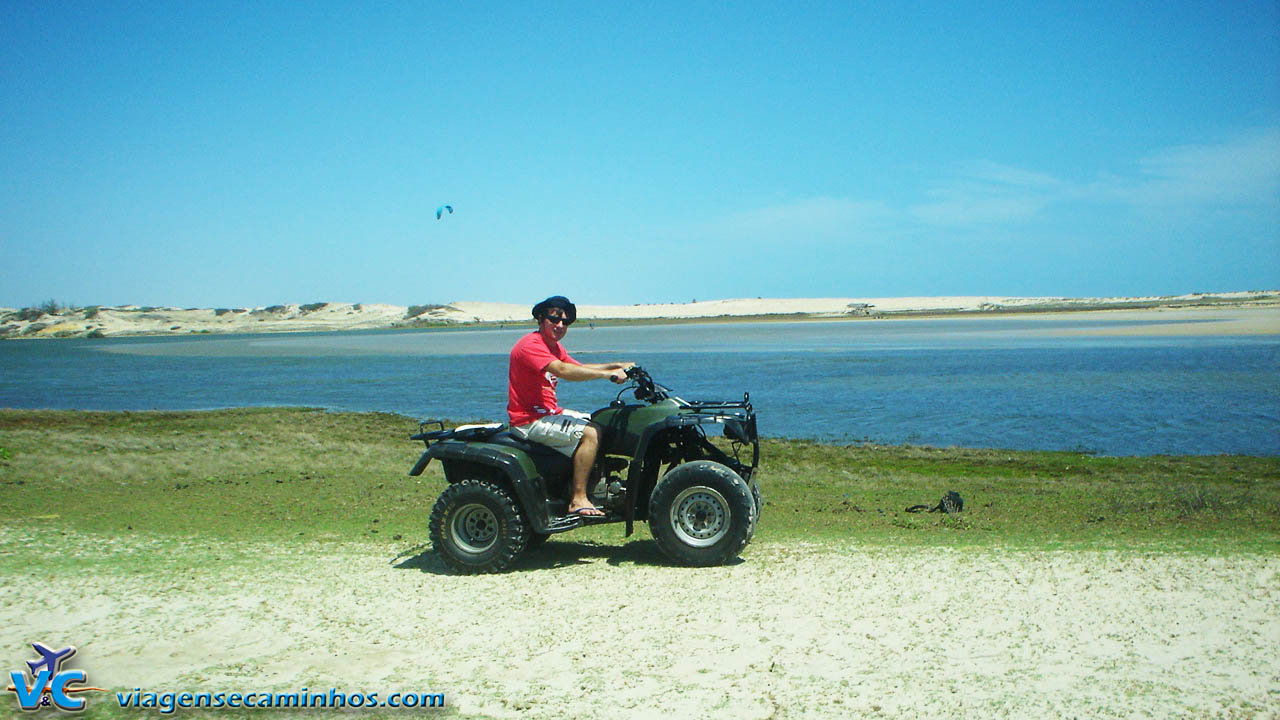 Passeio de quadriciclo na Praia Lagoinha