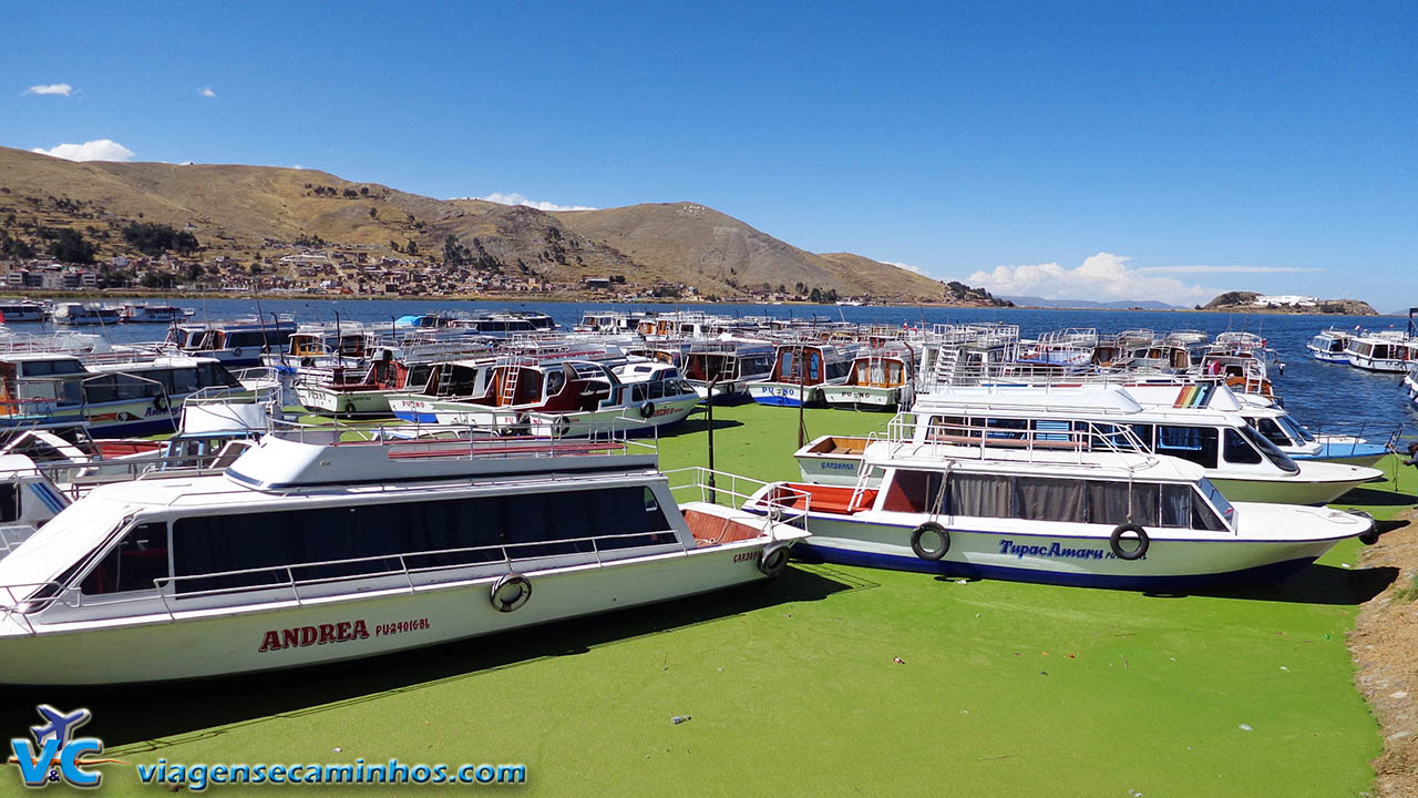 Barcos turísticos do Lago Titicaca