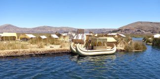 Ilhas flutuantes do Lago Titicaca