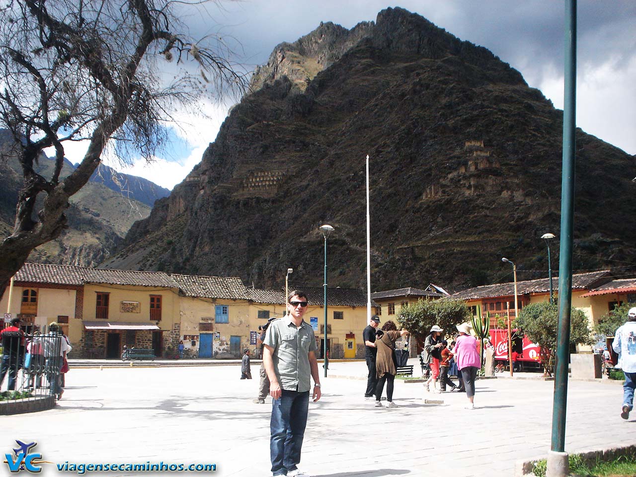 Praça de Ollamtaytambo e Pinkullyuna ao fundo