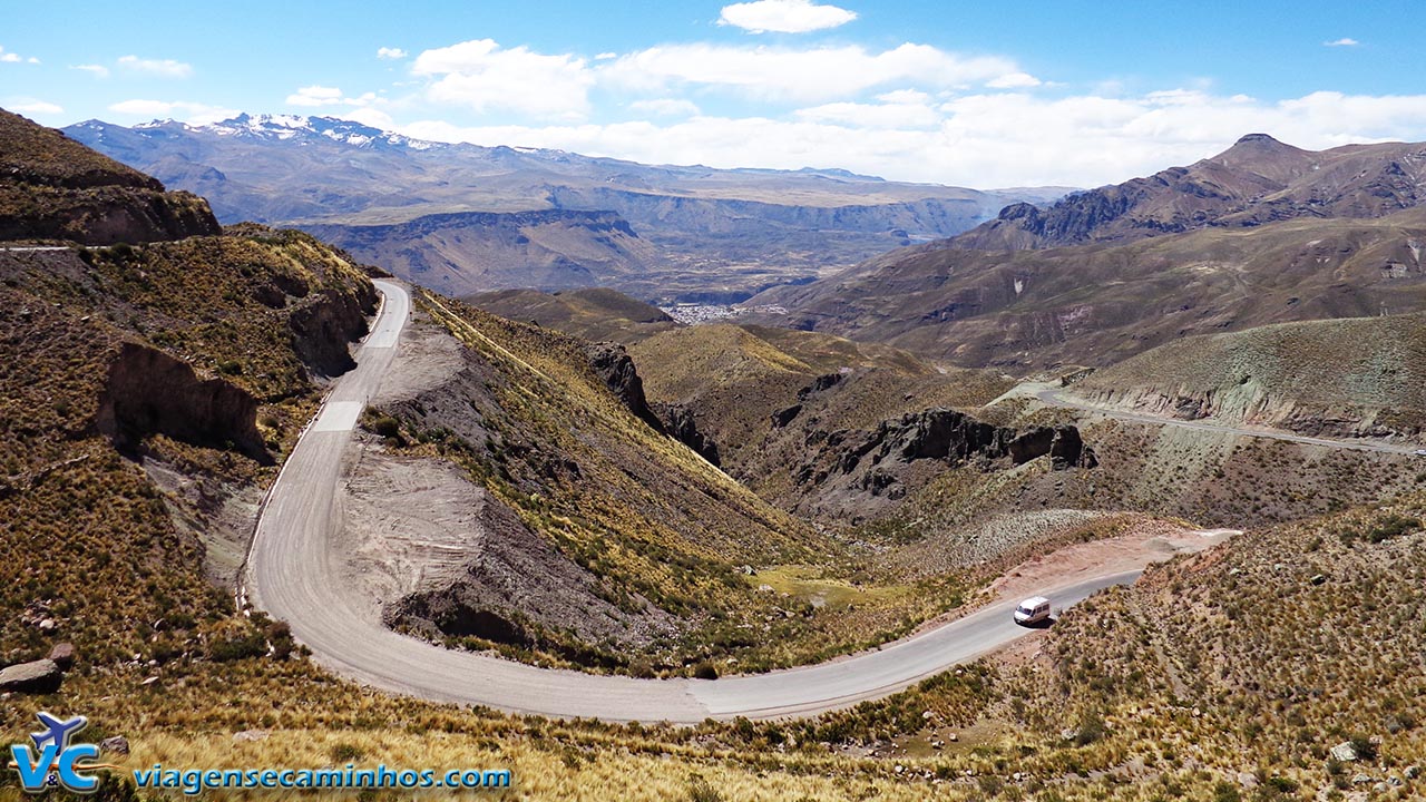 Descendo a estrada para Chivay e Vale do Colca