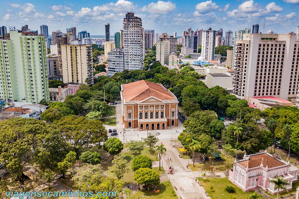 Teatro da Paz na Praça da República em Belém