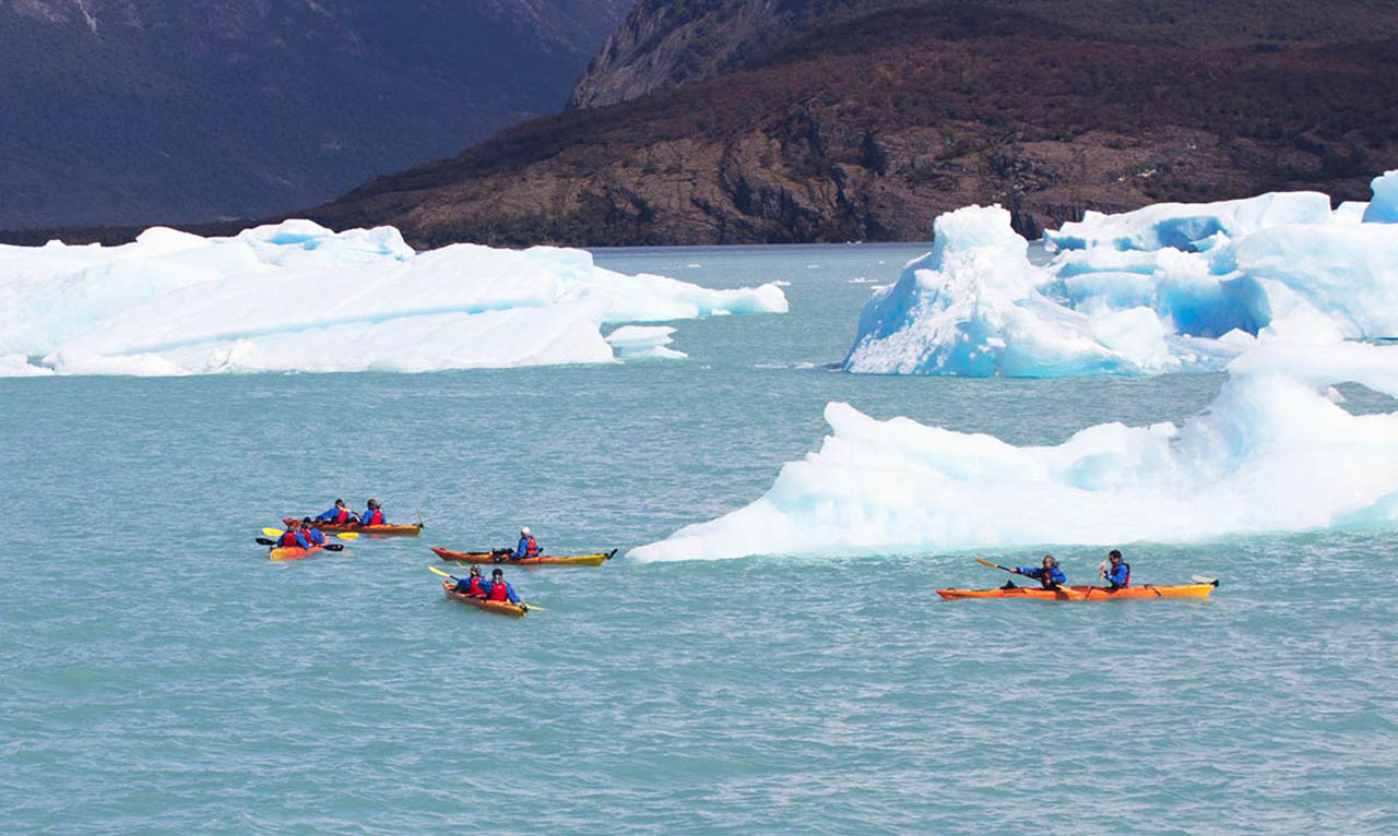 Passeio de caiaque no Glaciar Uspala