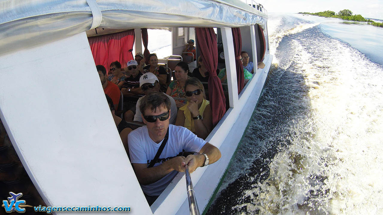 Passeio de barco em Manaus