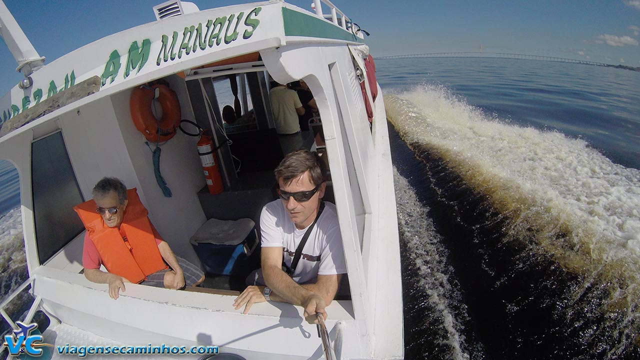 Passeio de barco em Manaus