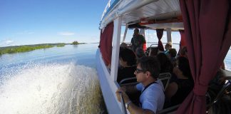 Passeio de barco em Manaus
