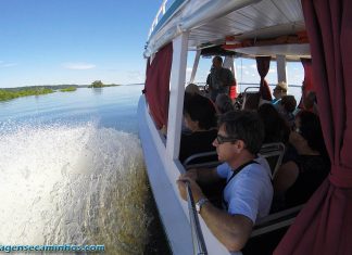 Passeio de barco em Manaus