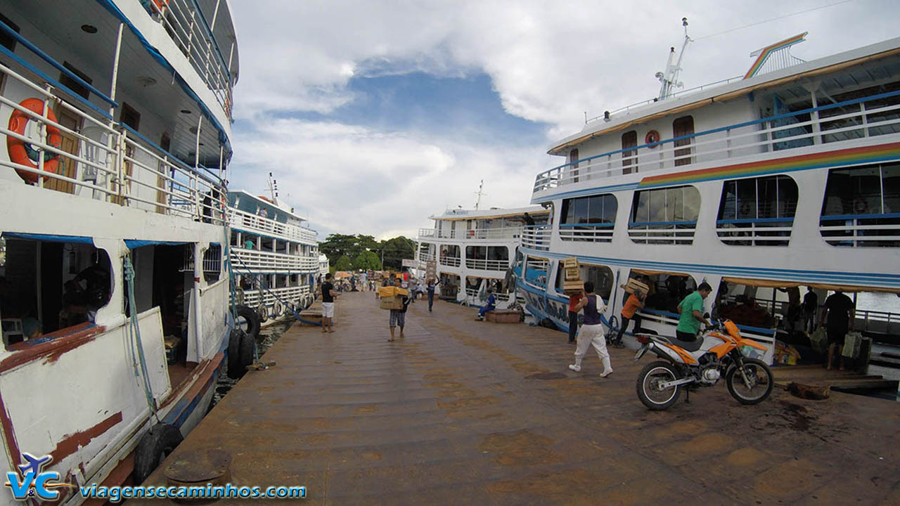 Movimento no porto de Santarém - Pará