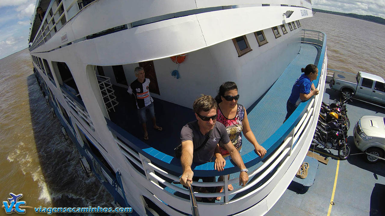 Viajando de barco pelo Rio Amazonas