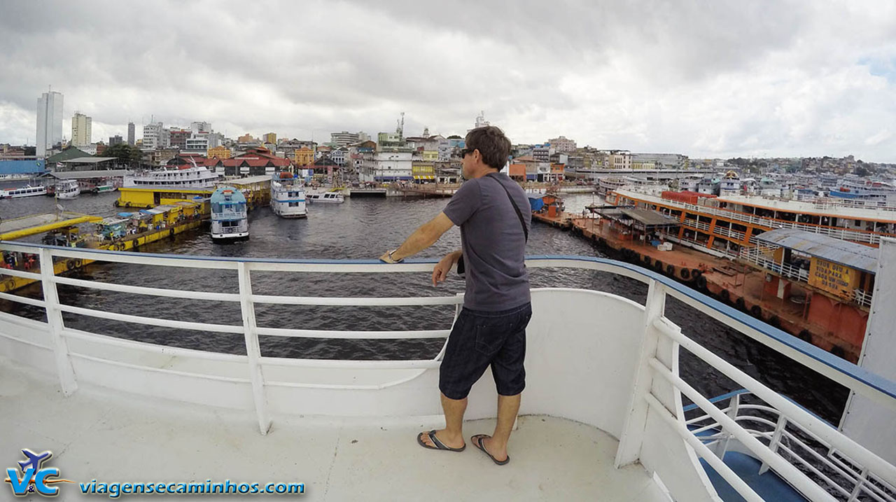 Em cima do barco, no porto de Manaus