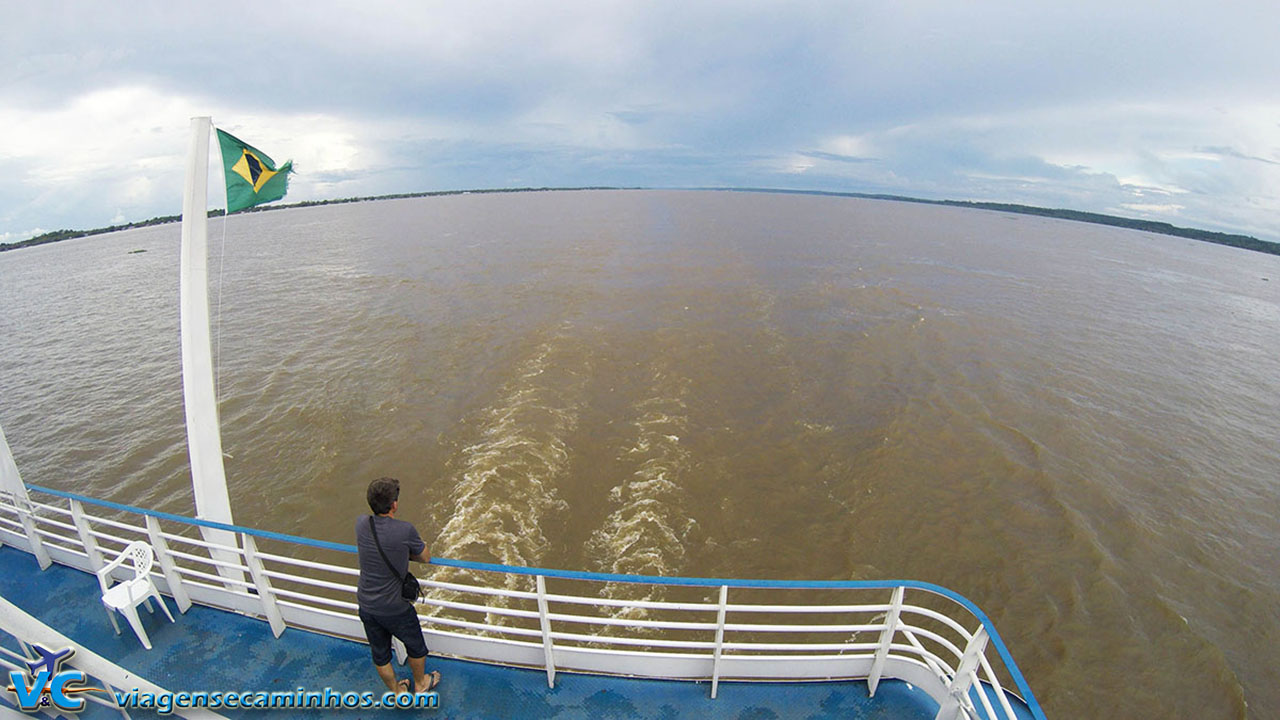Viagens de barco pelos rios da Amazônia