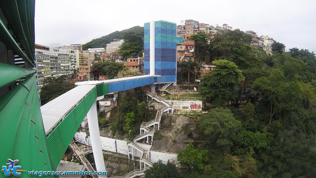 Passarela de acesso à favela Cantagalo