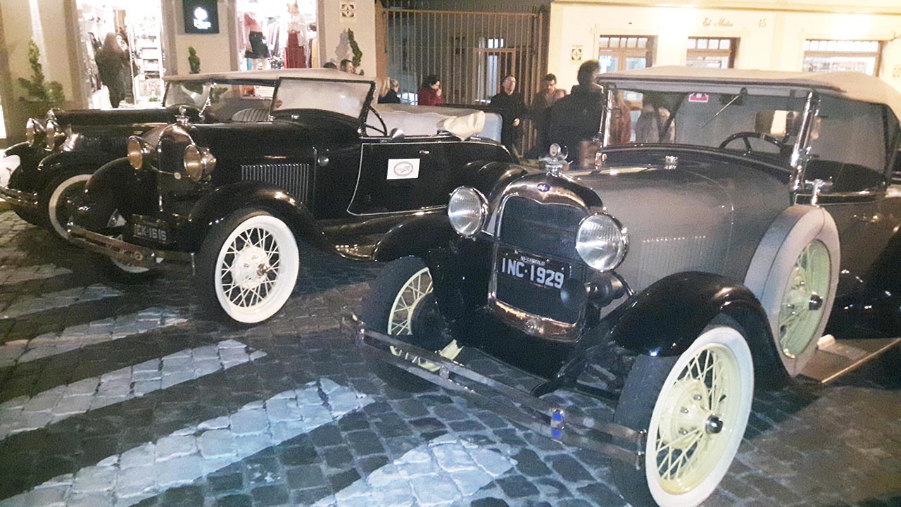 Exposição de carros antigos no Garibaldi Vintage