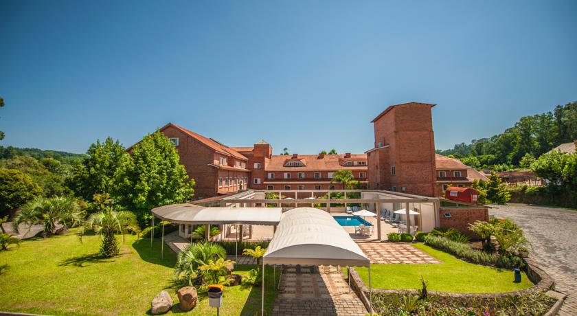 Área de laser, jardim e piscina do Farina Park Hotel