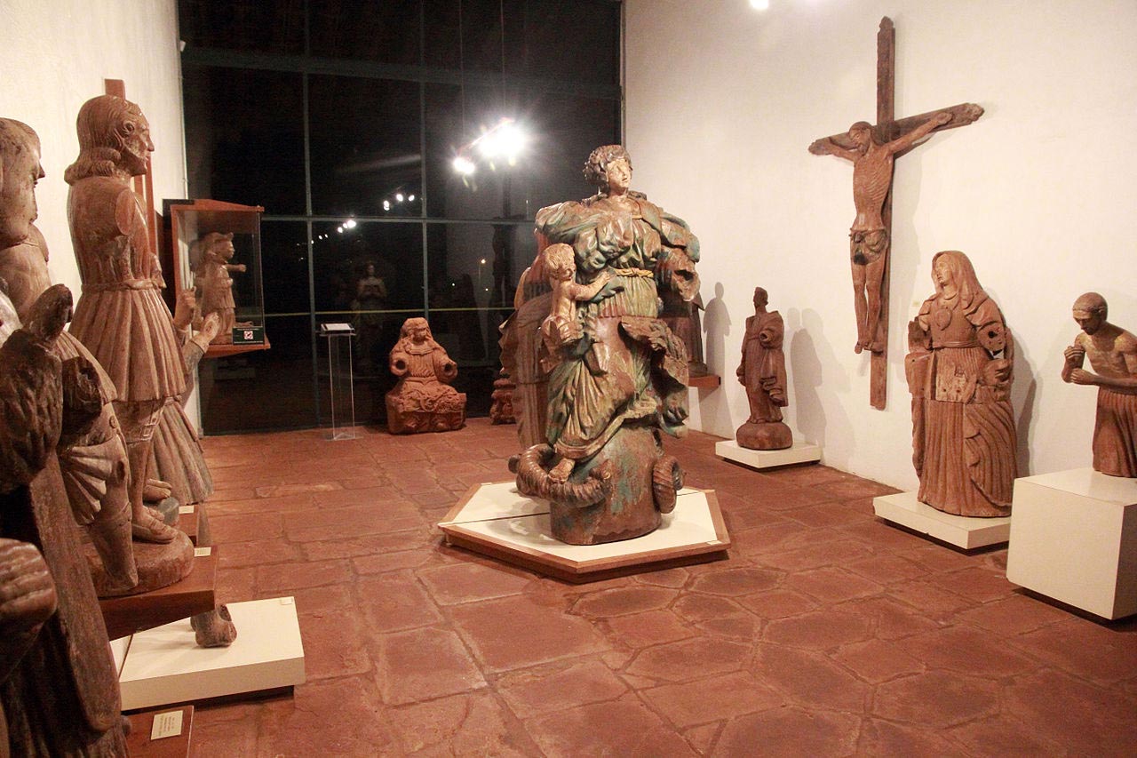 Esculturas de santos, no Museu das Missões