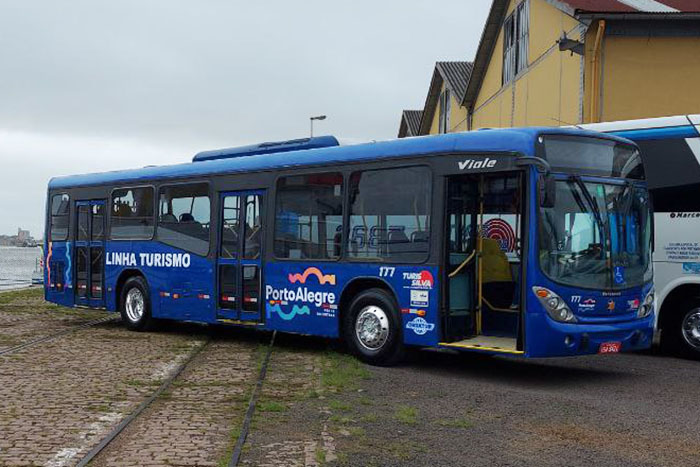 Atual modelo de ônibus da Linha Turismo 