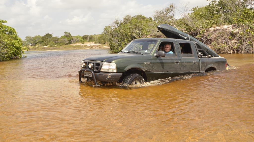 Sr. Bertoldo levando clientes para excursões personalizadas