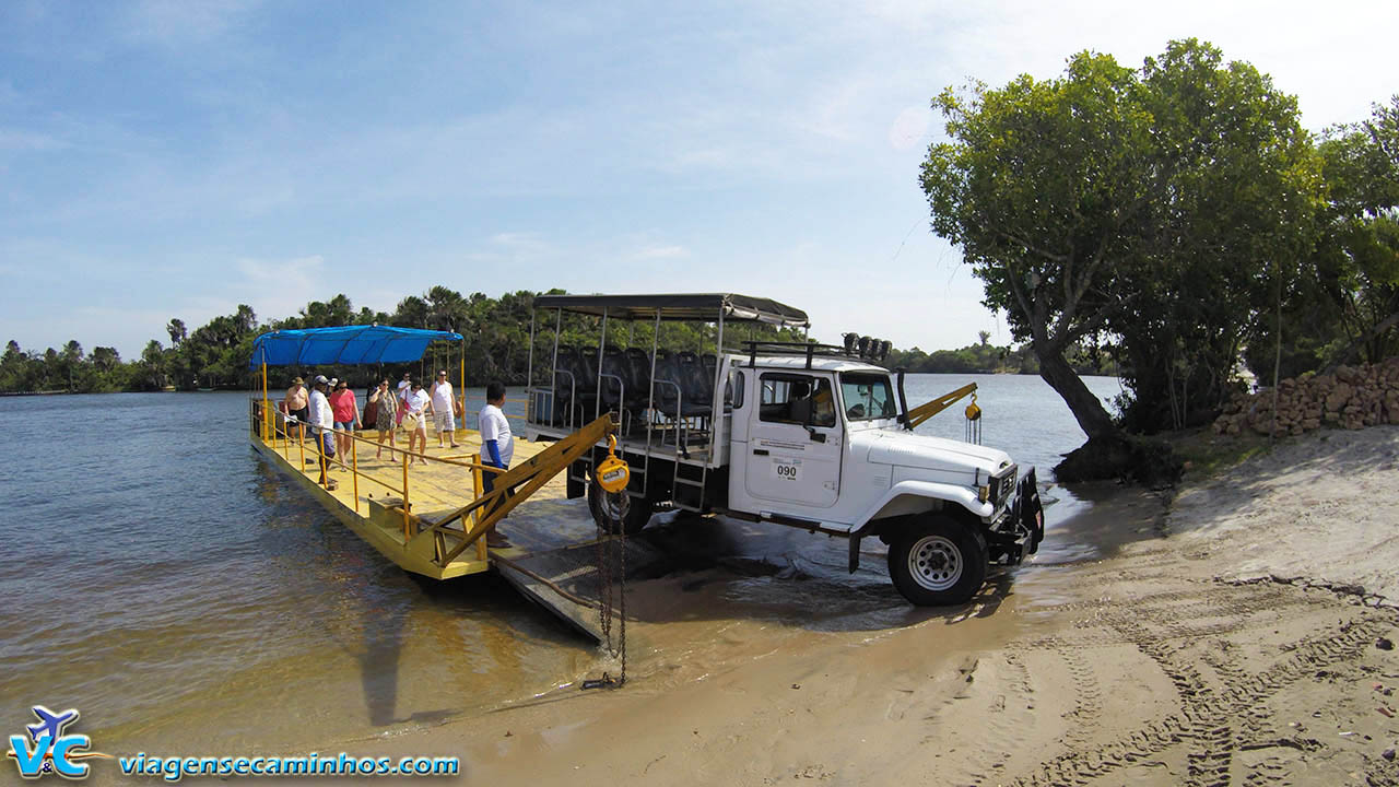 Travessia de balsa no Rio Preguiças