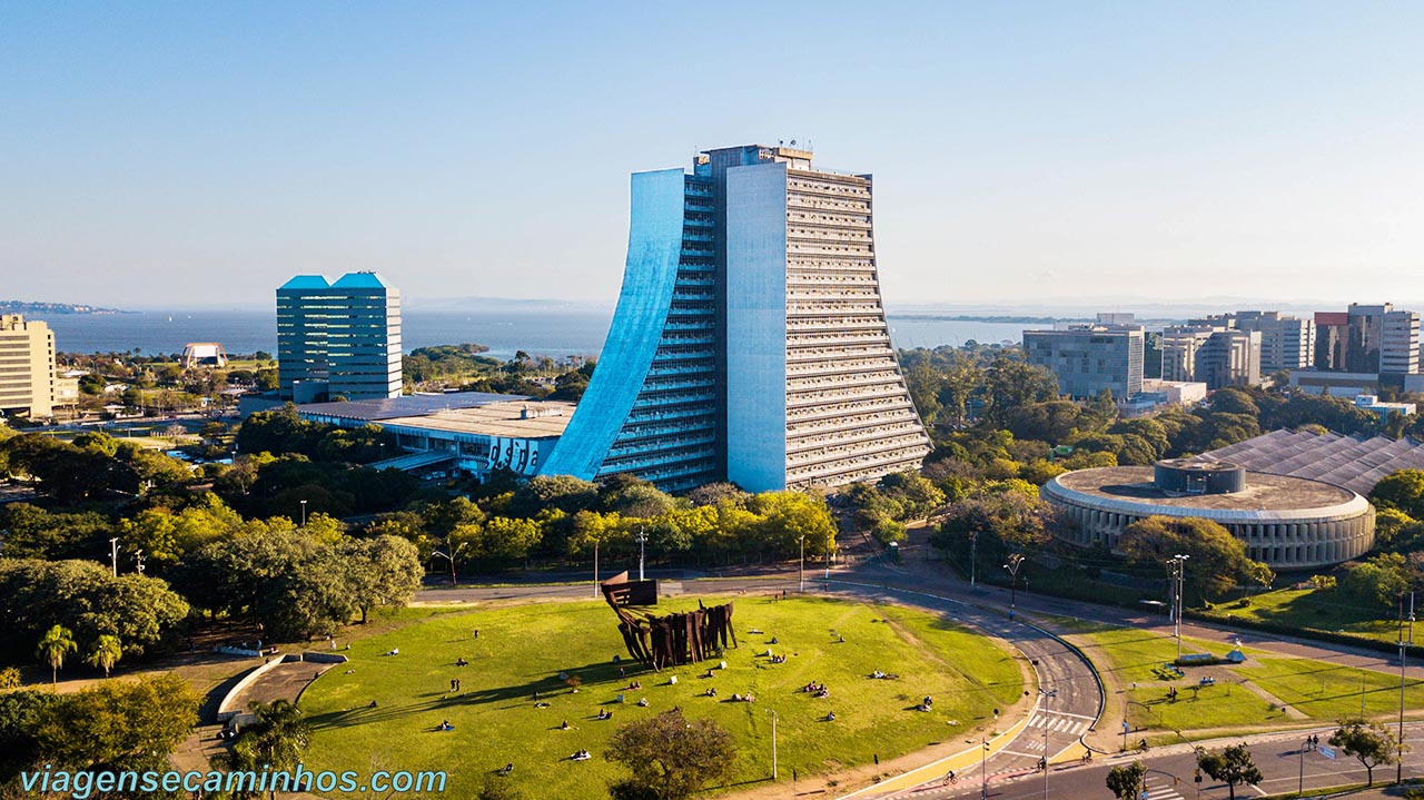O que fazer em Porto Alegre - Monumento aos Açorianos e Centro Administrativo do estado