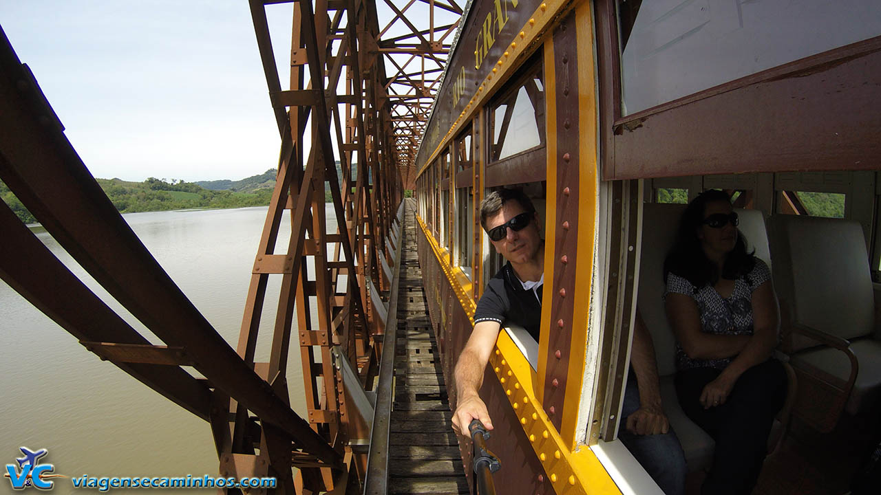 Trem das Termas na Ponte Rodoferroviária do Rio Uruguai - Marcelino Ramos