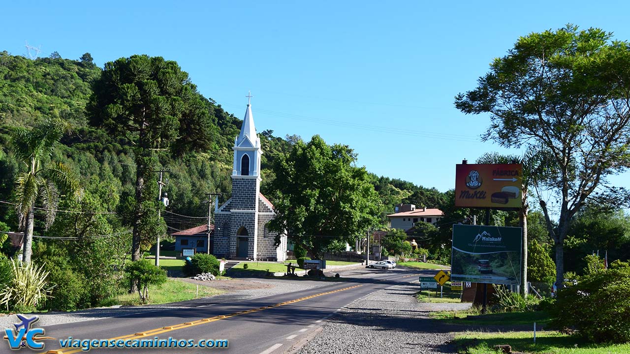 Igreja do interior, na região das Hortênsias