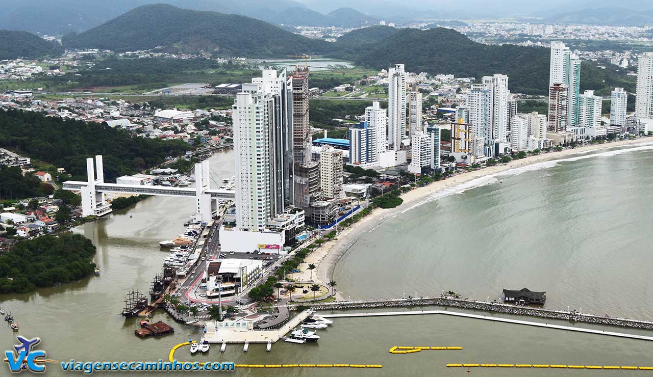 Passarela da Barra vista do Morro da Aguada