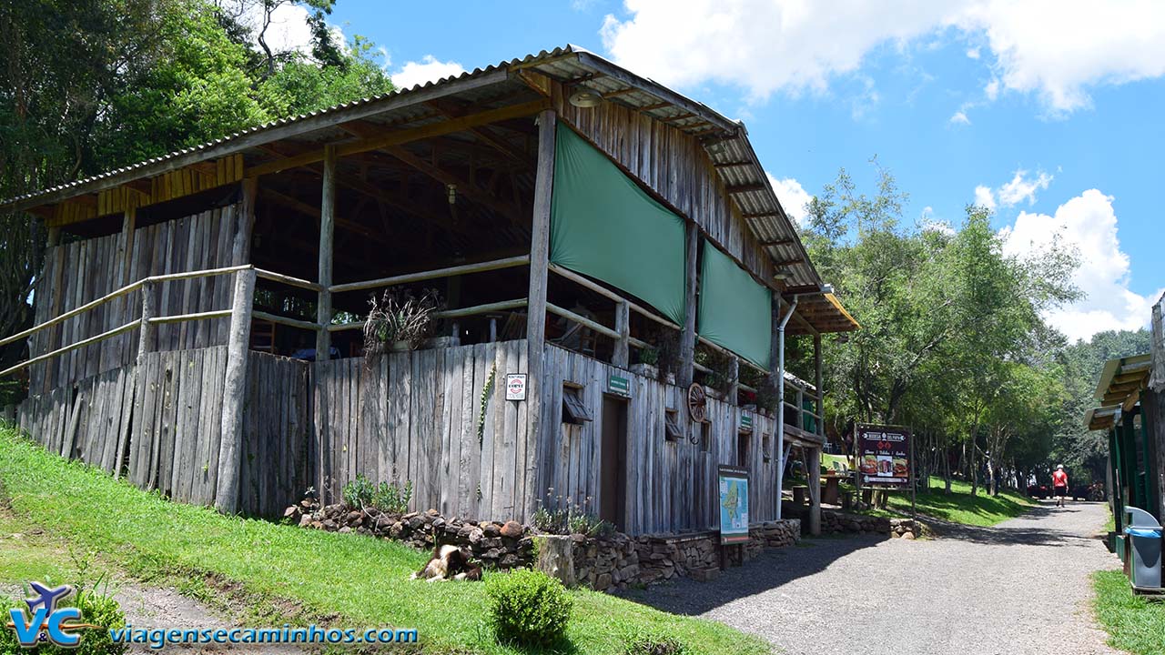 Restaurante e banheiros do Parque de Aventuras Gasper