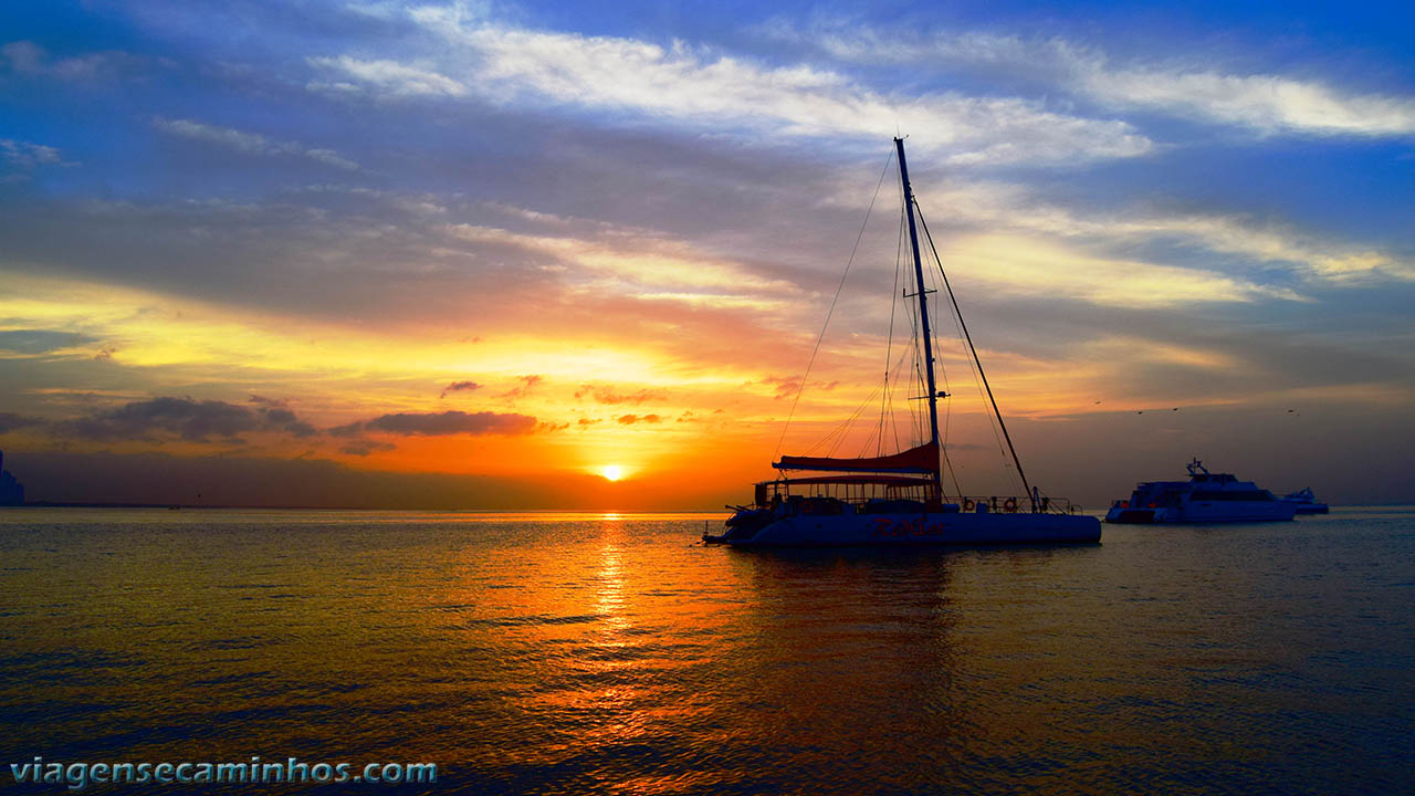 Nascer do Sol no Ferry Las Perlas - Panamá city