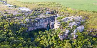 Vista aérea do Cânion e cachoeira São Jorge