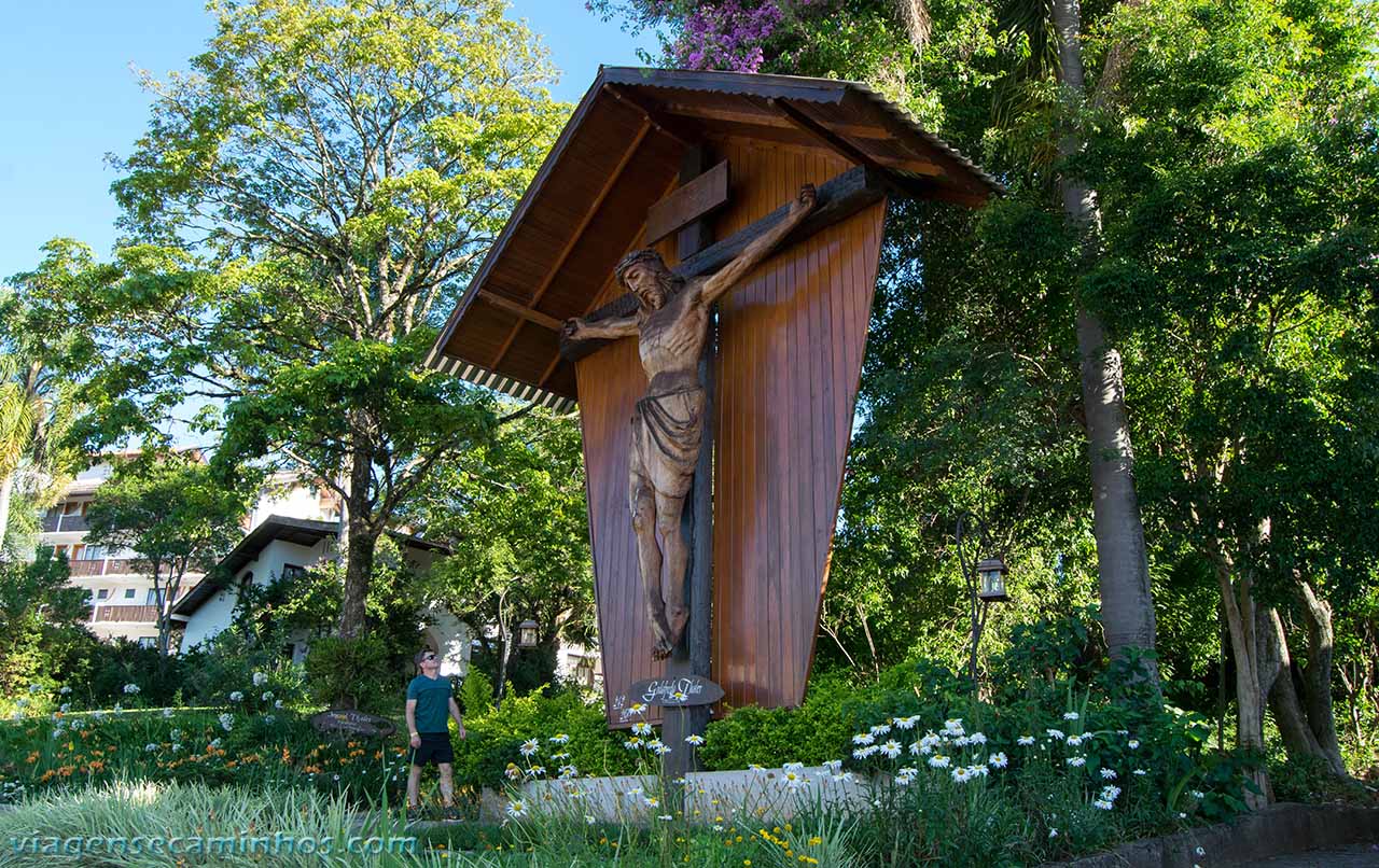 O que fazer em Treze Tílias - Escultura de Cristo