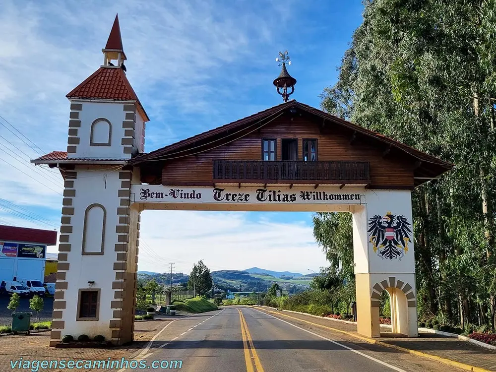 Portal Oeste de Treze Tílias
