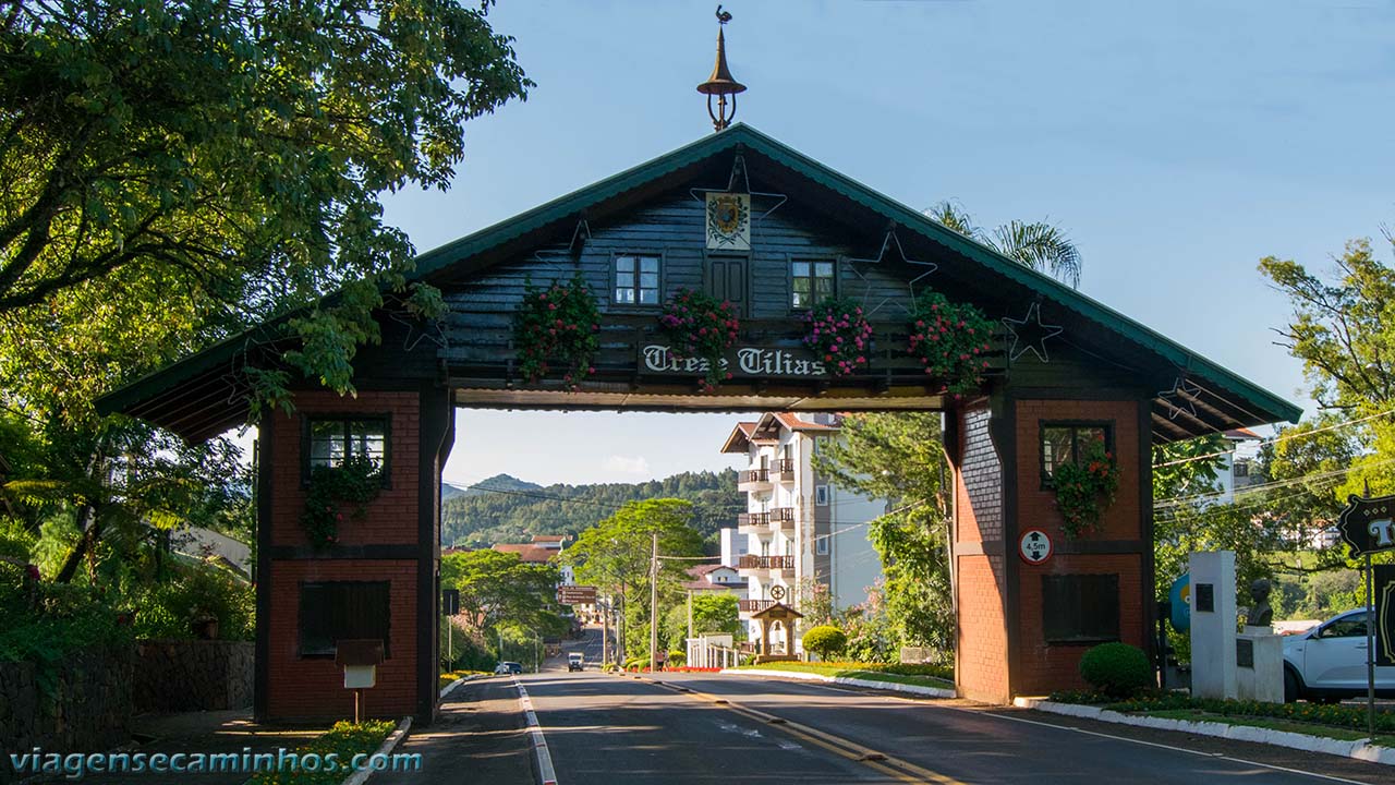 Portal de Treze Tílias