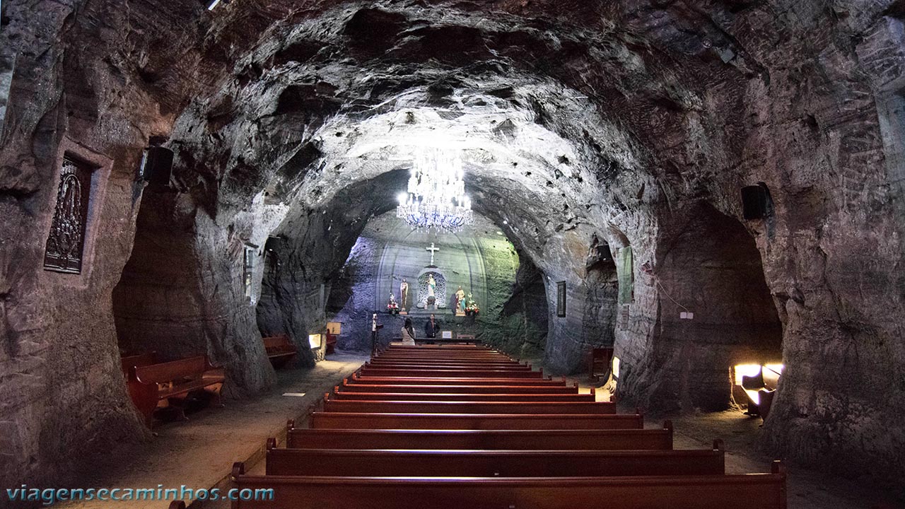 Igreja subterrânea menos no complexo de Zipaquirá