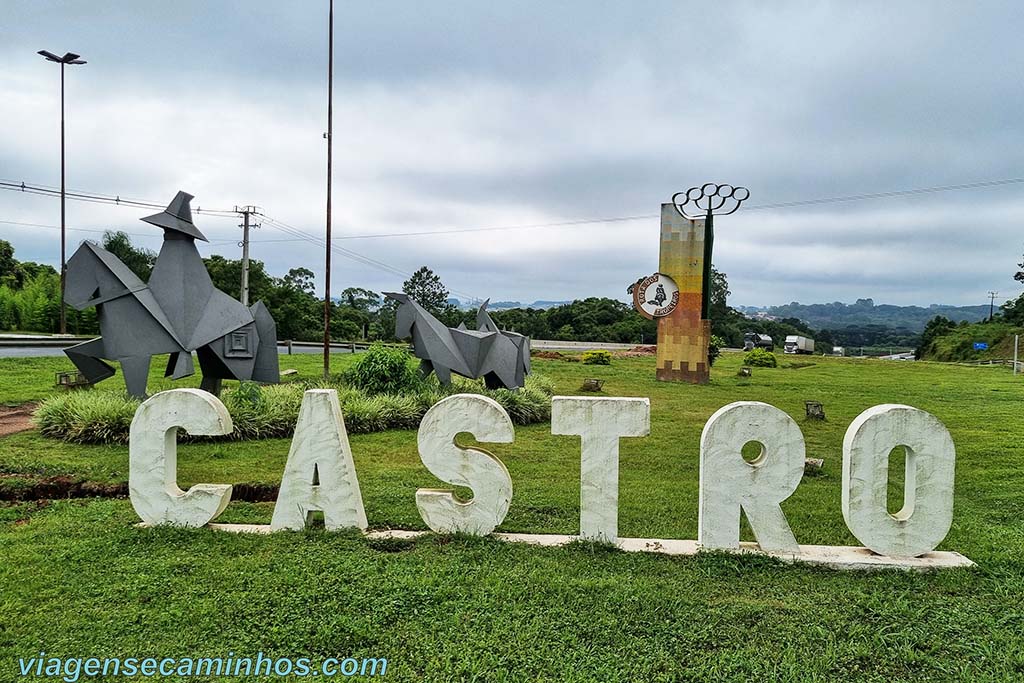 Castro PR - Escultura do Tropeiro