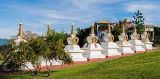 Templo Budista de Três Coroas