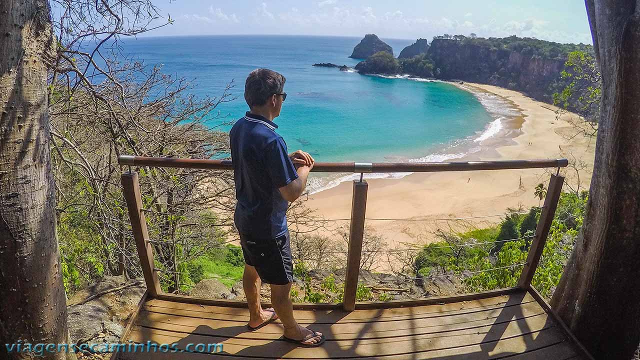 Mirante da Praia do Sancho na trilha Golfinho