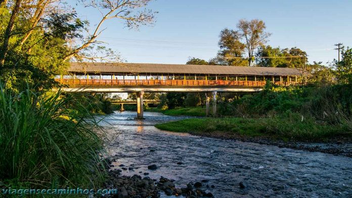 Ponte coberta de Três Coroas