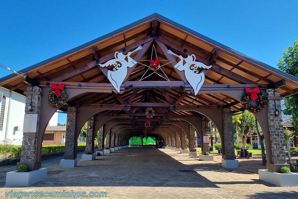 Rua Coberta de Três Coroas
